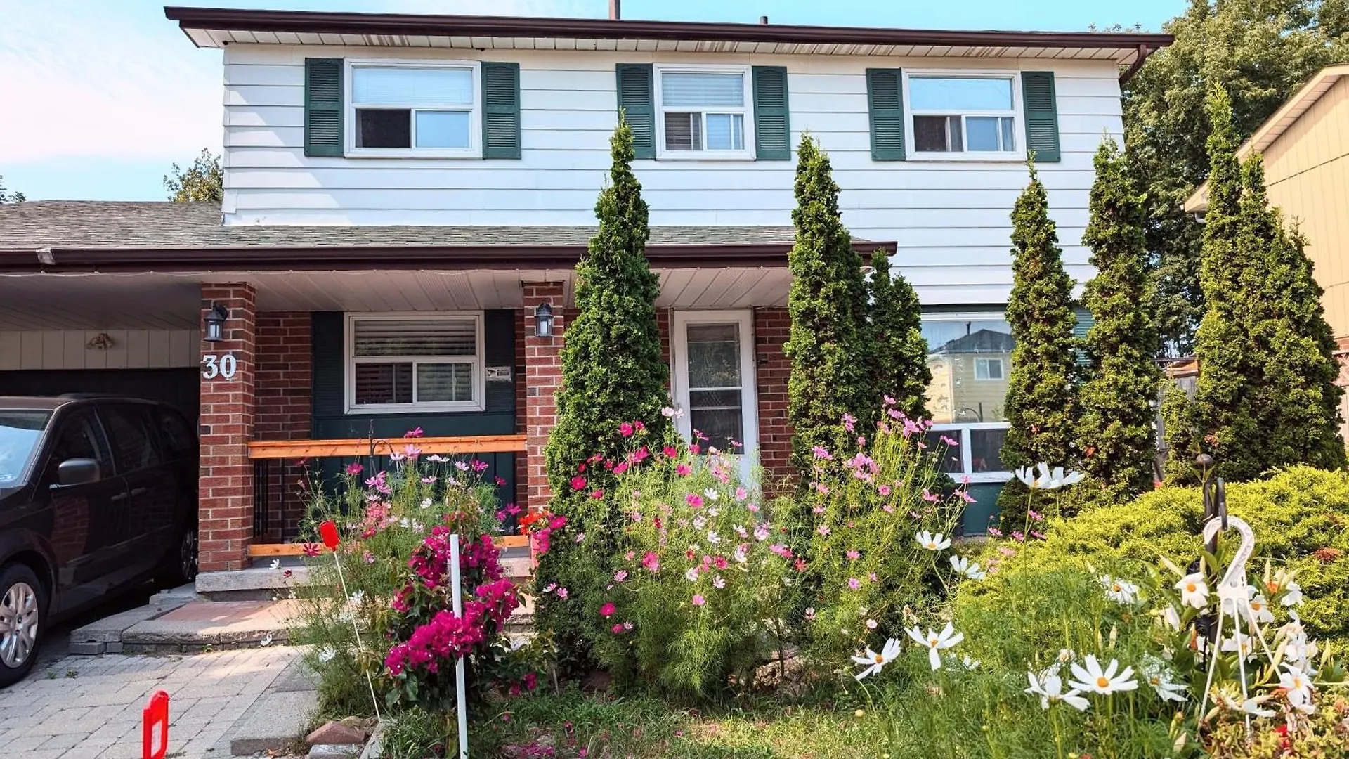 Renovated Cozy Bedroom With Private Washroom Toronto